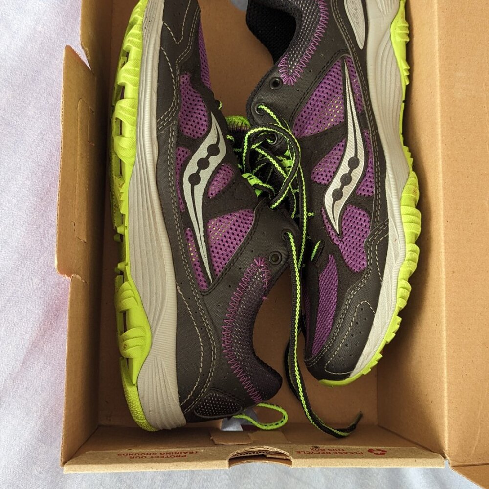 Saucony Trail/Workout sneaker- Size 9M - Picture 2 of 8